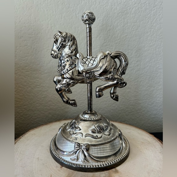Vintage Wallace Silversmiths Silver Carousel Horse musical box - Picture 5 of 11